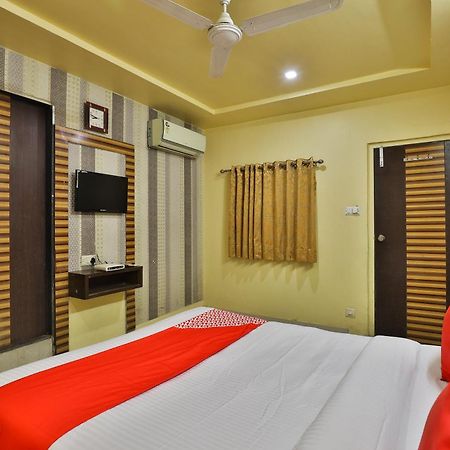Spot On Hotel Shreeji Palace อาเมดาบัด ภายนอก รูปภาพ