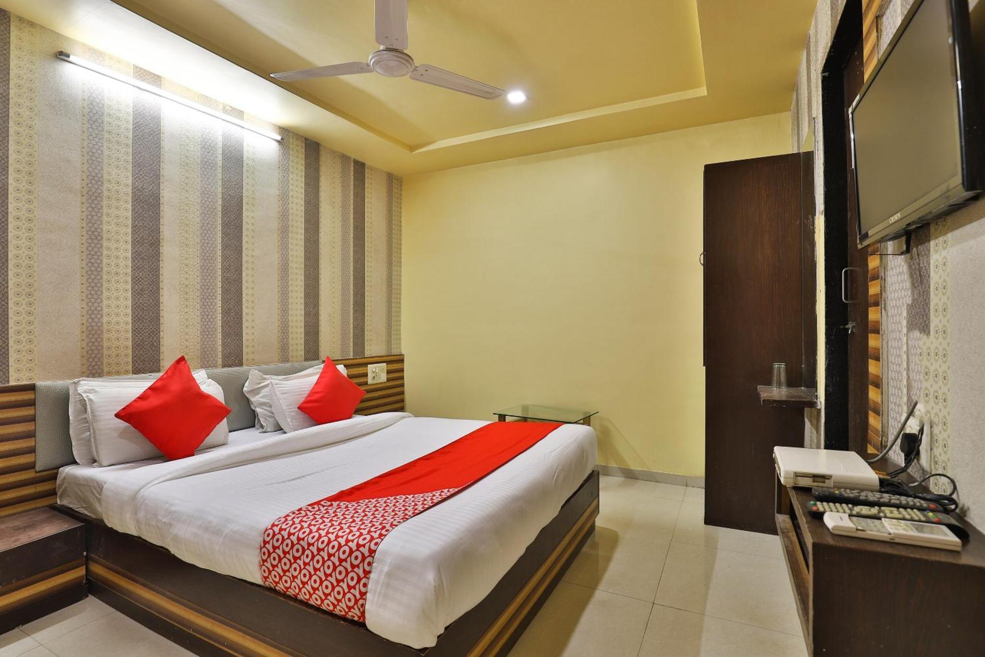 Spot On Hotel Shreeji Palace อาเมดาบัด ภายนอก รูปภาพ