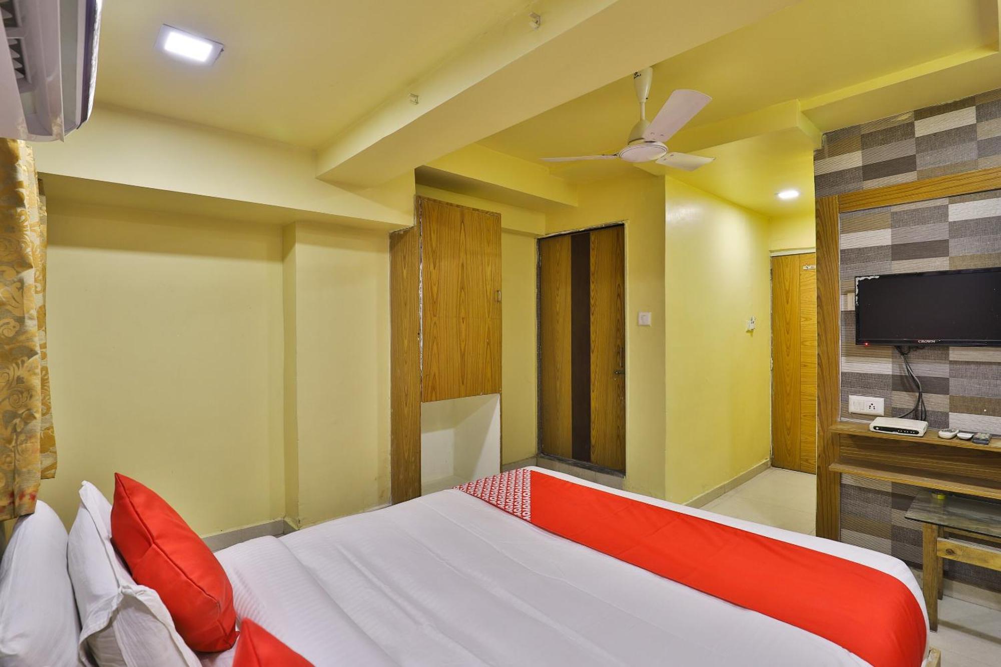 Spot On Hotel Shreeji Palace อาเมดาบัด ภายนอก รูปภาพ