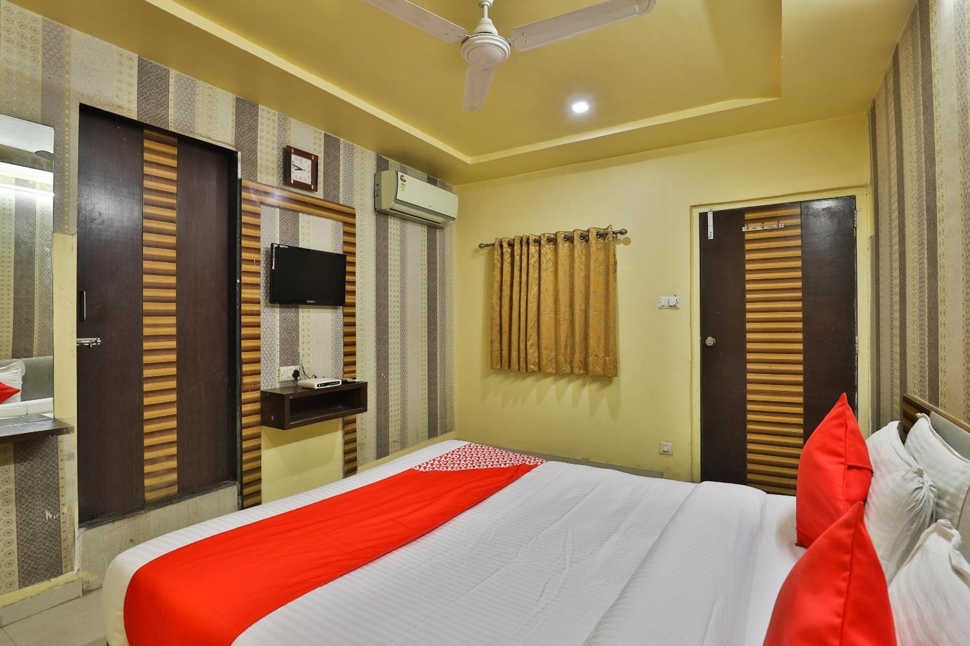 Spot On Hotel Shreeji Palace อาเมดาบัด ภายนอก รูปภาพ