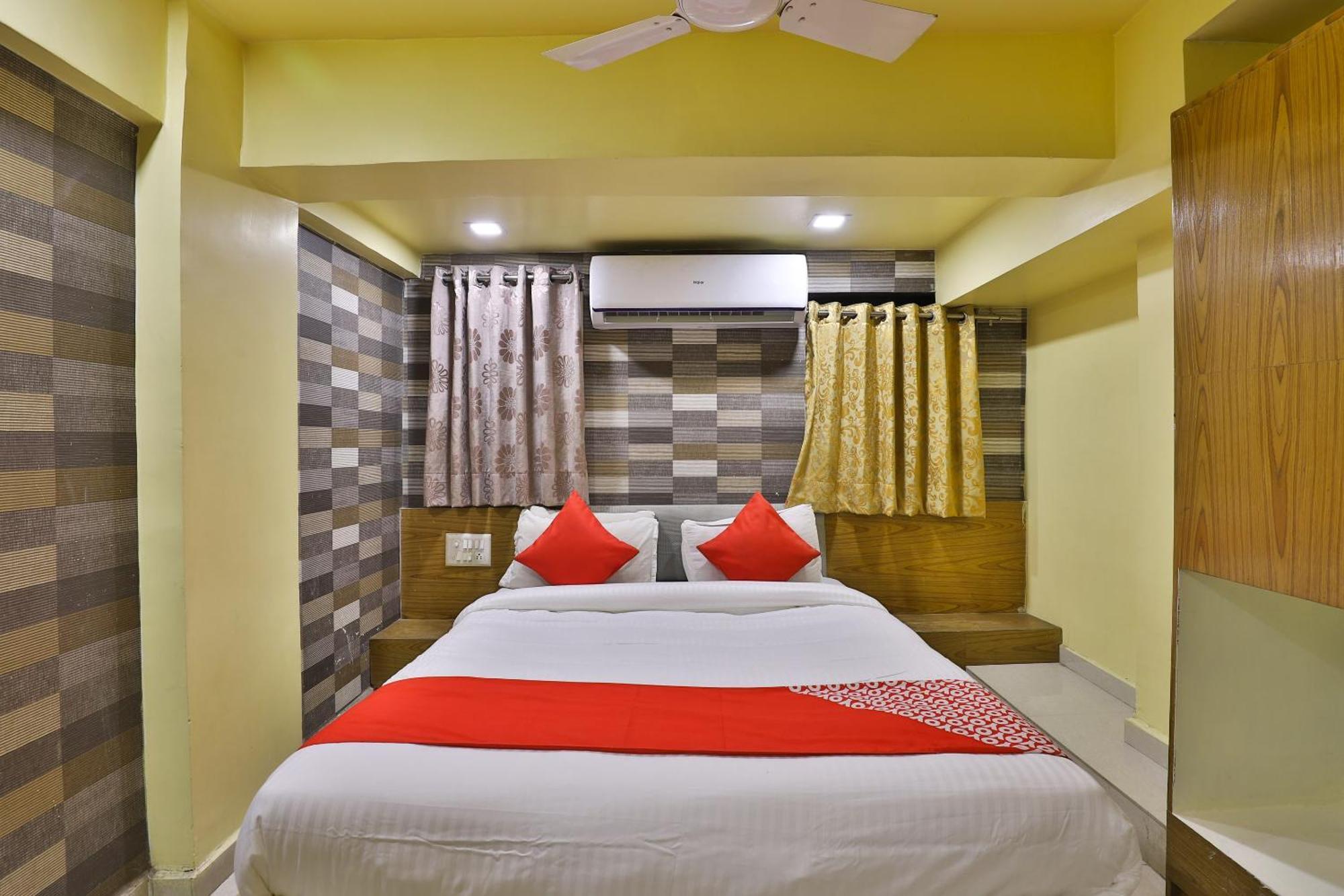 Spot On Hotel Shreeji Palace อาเมดาบัด ภายนอก รูปภาพ