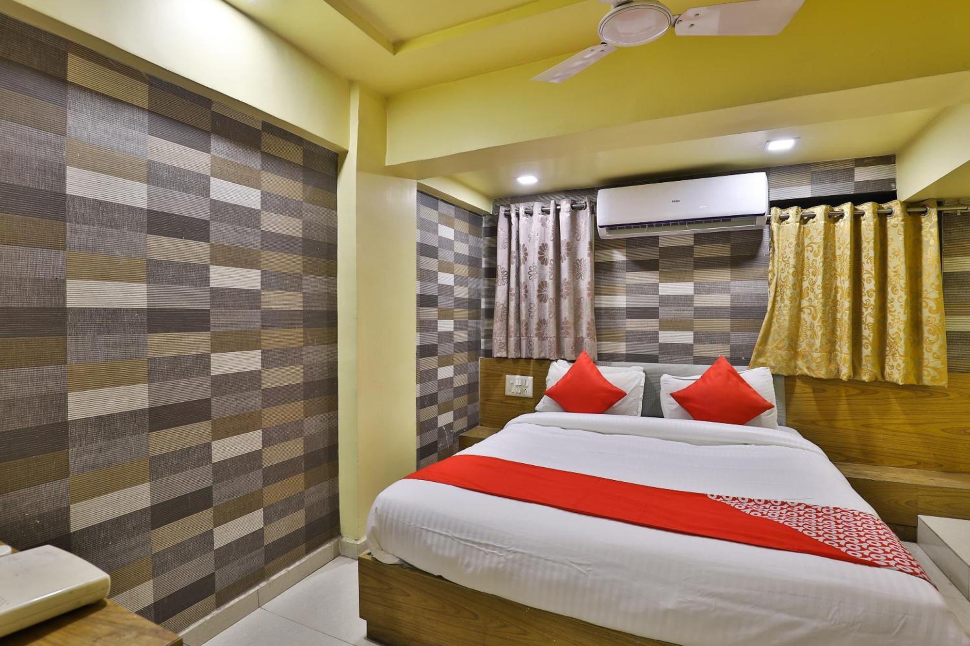 Spot On Hotel Shreeji Palace อาเมดาบัด ภายนอก รูปภาพ