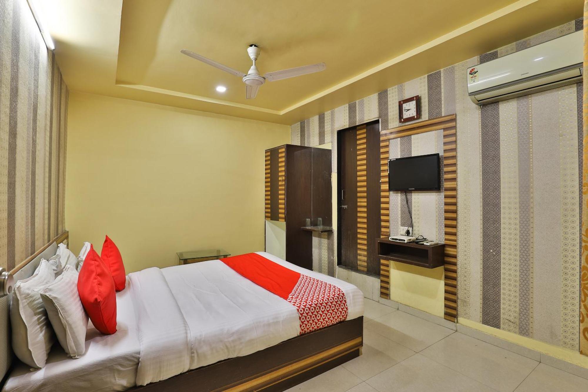 Spot On Hotel Shreeji Palace อาเมดาบัด ภายนอก รูปภาพ
